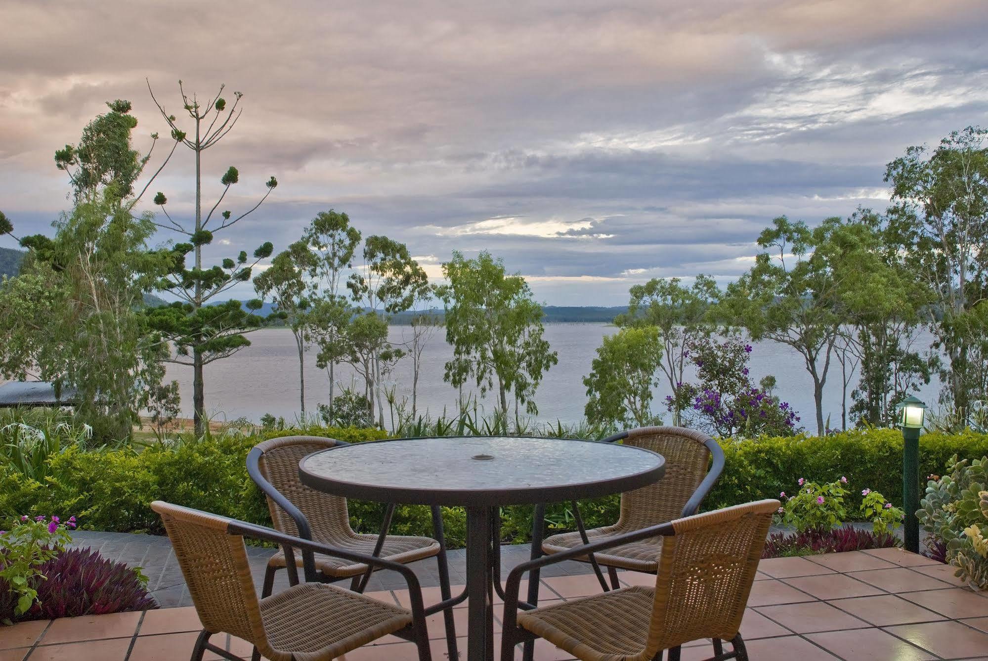 Tinaroo Lake Resort Eksteriør billede